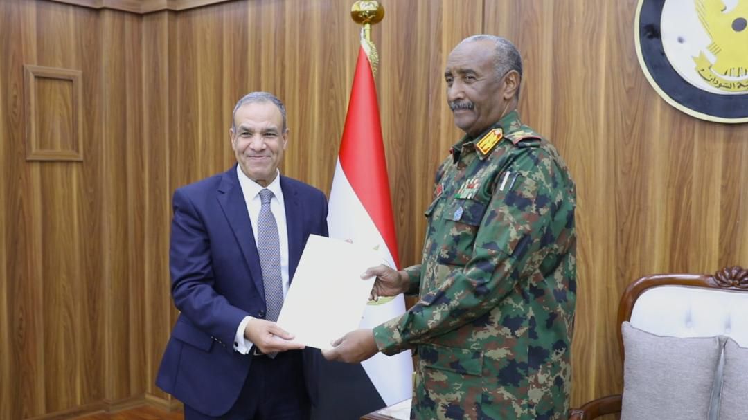 البرهان يستقبل وزير الخارجية المصري 1 IMG 20241203 WA0171