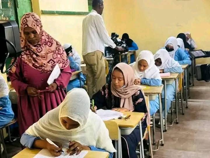 وسط فرحة كبيرة من الأسر : ختام امتحانات الشهادة الثانوية 4 FB IMG 1736446726827