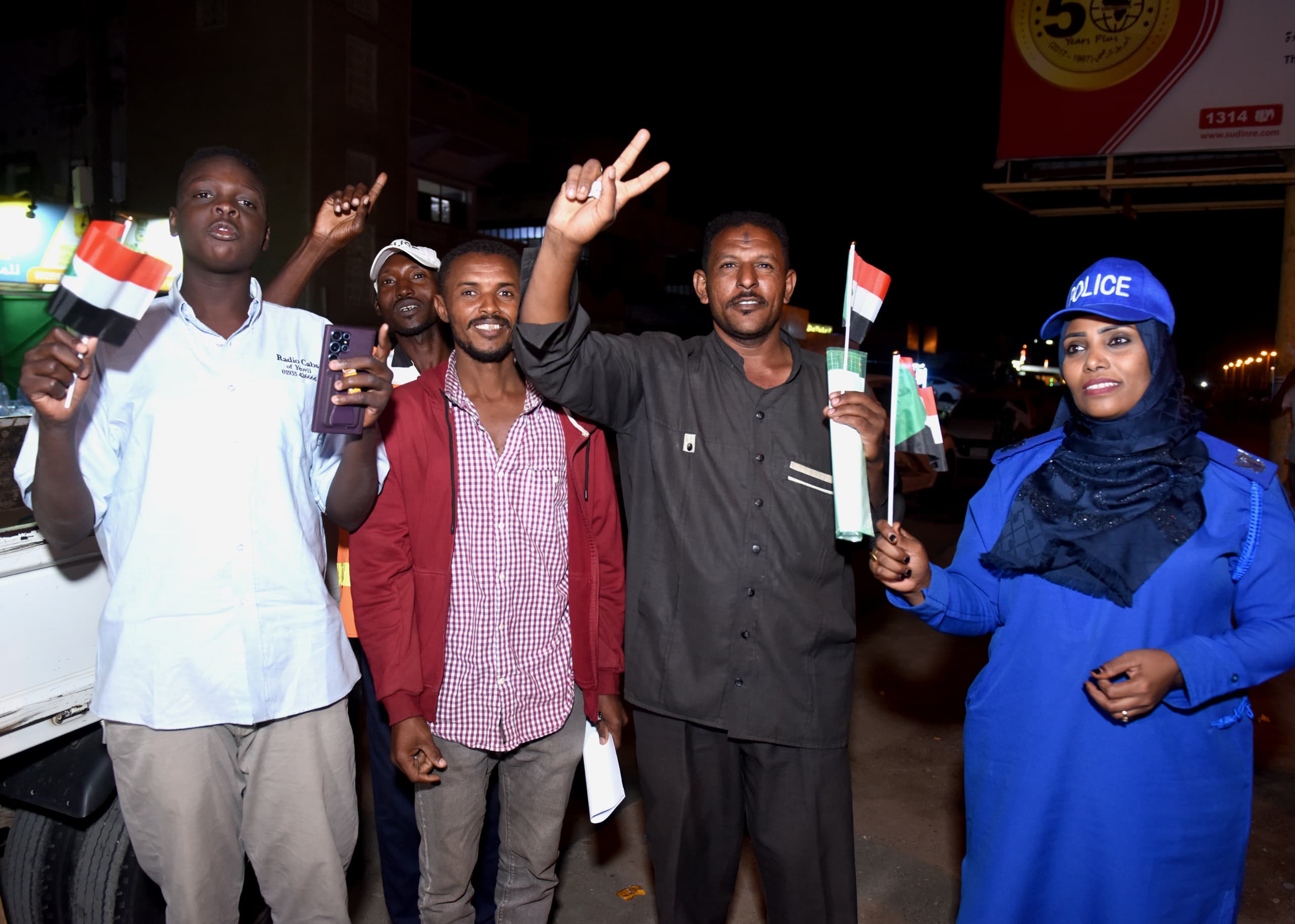 الإدارة العامة للجوازات والهجرة تحي ذكرى استقلال السودان وتكرم شرطي المرور . 4 IMG 20250101 WA0160