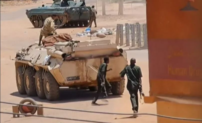 حصار محكم يفرضه الجيش على المليشيا في هذا المكان 5 الجيش