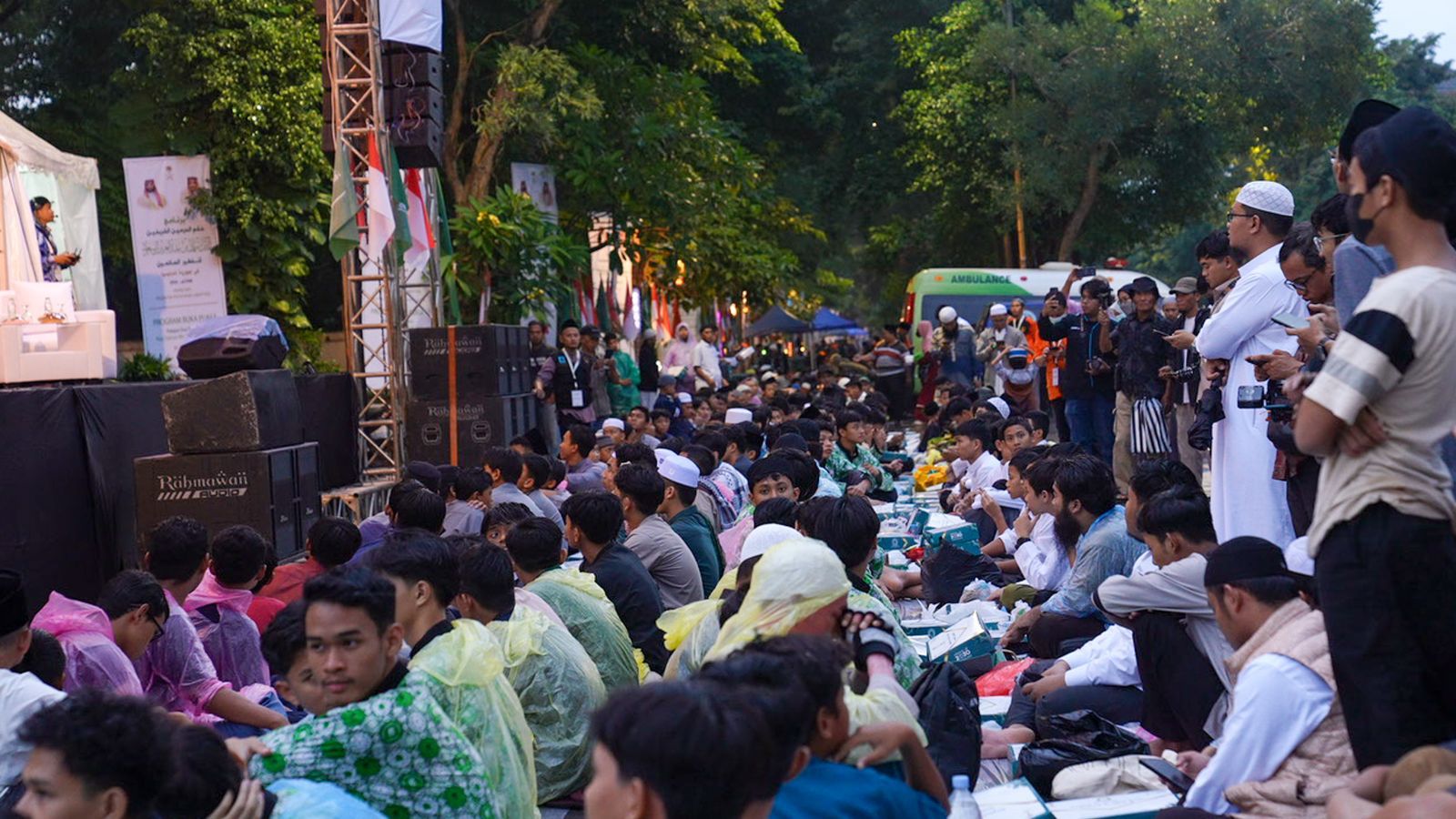 رقم قياسي لمائدة الملك سلمان في اندونيسيا 6 IMG 20250314 WA0053