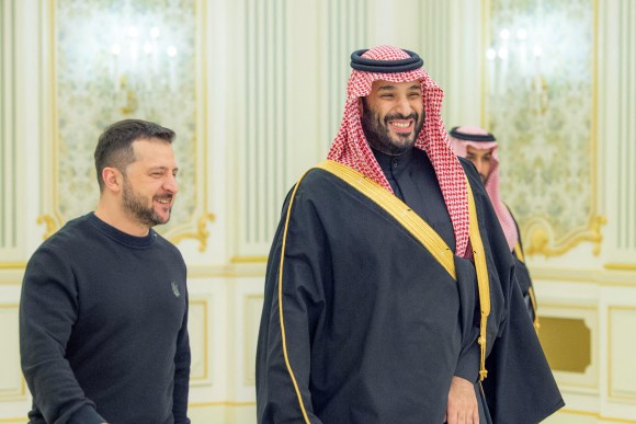 زيلينسكي يصل الي جدة 7 c1714e4c5d5e378098392713d11f1f1c 88988545