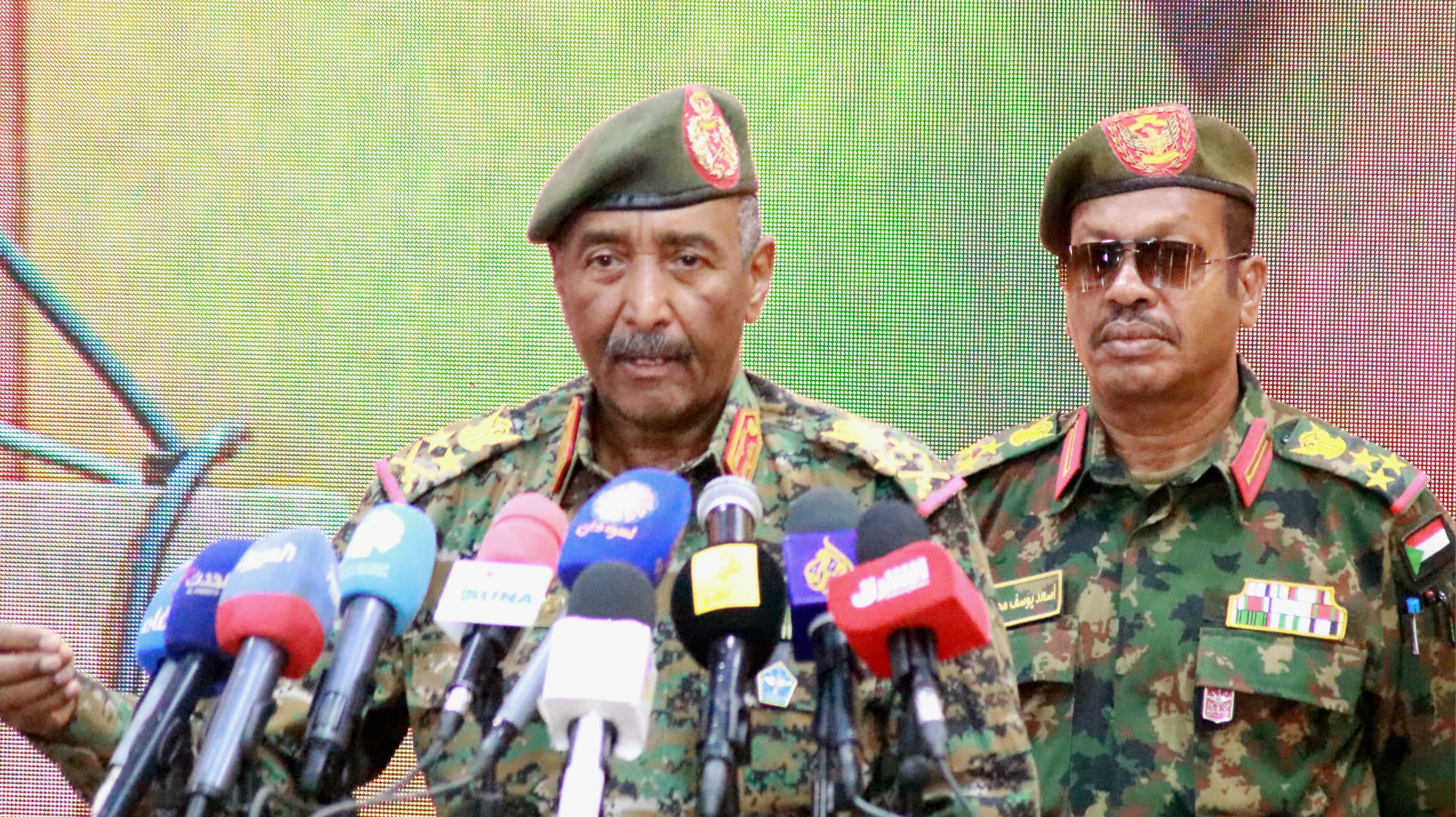 البرهان يدعو لازالة التشوهات بالخدمة المدنية ويؤكد أن الكيزان لايقودوا الحرب 4 IMG 20250429 WA0082