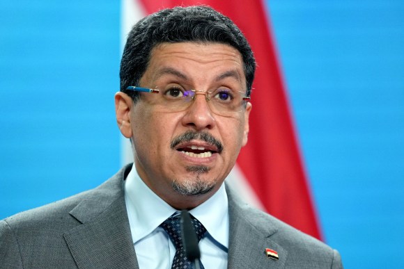 استقالة رئيس وزراء اليمن 6 cf23e190ce8eb7d46c5bc94a851cccf8 89257616