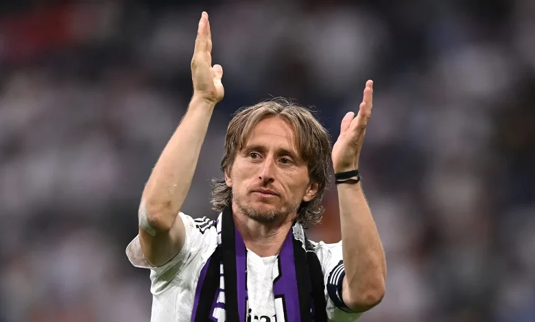 ميلان يمنح مودريتش نصف راتبه في ريال مدريد 1 GettyImages 2216857654.jpg 1