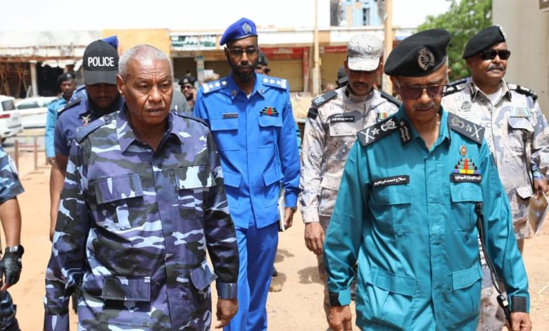 وزير الداخلية يتفقد رئاسة قوات الجمارك بالخرطوم ويؤكد دورها الرائد في دعم الاقتصاد الوطني 1 IMG 20250720 WA0067