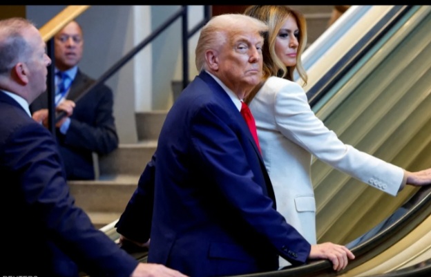 البيت الأبيض يعلّق على تعطل السلم الكهربائي بترامب وميلانيا 1 Screenshot ٢٠٢٥٠٩٢٤ ١٠٤٢٤٥ Chrome