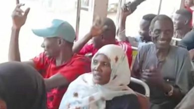 على انغام اغنية أسأل نفسك بينك وبينها :(مواطنون يتغنون داخل حافلة مواصلات بشرق النيل) 7 Screenshot ٢٠٢٥١٠١٧ ١٢٤٧٥١ Chrome