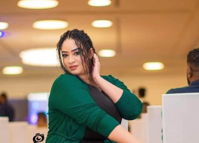 عندما تكون الهدية هاتف (آيفون17).. . سيدة الأعمال السودانية والمودل“كادي” ترفض مناداة زوجها سعد الكابلي بلقب “أب جيقة”  1 Screenshot ٢٠٢٥١٠٢٦ ١٠٣٧٣٧ Chrome