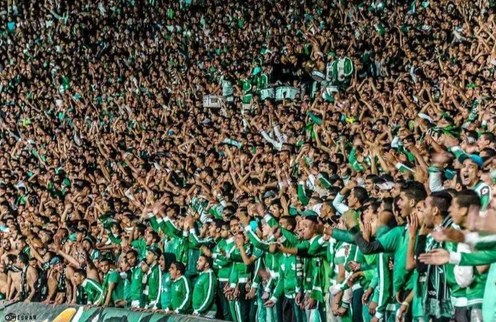 (بهدير يزلزل المدرجات ... ويهز جنبات الملاعب) جمهور الرجاء المغربي الضخم يدعم السودان 1 Screenshot ٢٠٢٥١١٠١ ٠٩٠٥٣٣ Google