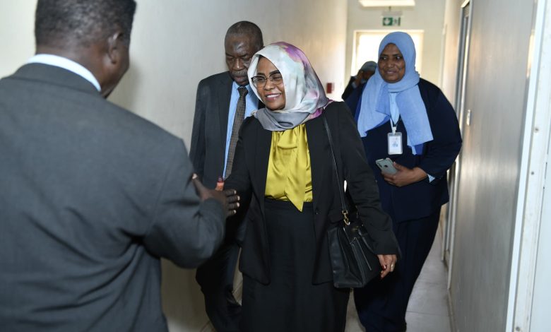 يرافقها وفد من كبار المسؤولين بالبنك : الرئيس التنفيذي لبنك الخرطوم تتفقد فرع عطبرة 1 IMG 20260122 WA0455