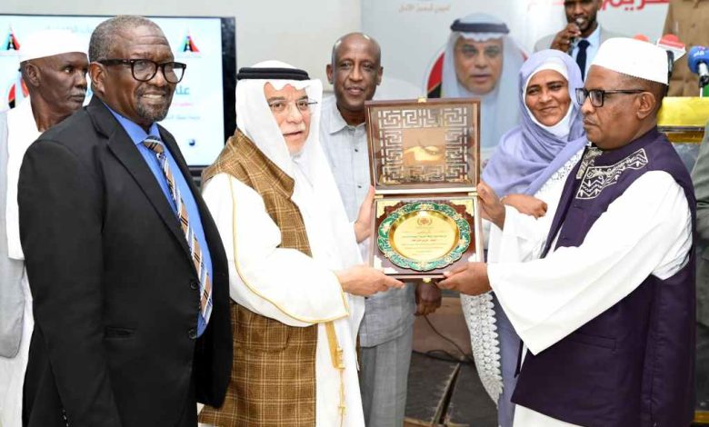 مجموعة "زبيدة" ومؤسسة "البصر" " كنزي "ومركز "عنقرة" يكرمون السفير السعودي ببورتسودان بمناسبة انتهاء فترة عمله 1 IMG 20260519 WA0059 1