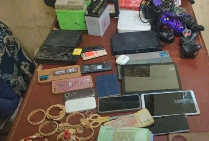 شرطة البحر الأحمر تلقي القبض على 4 من معتادي الإجرام ببورتسودان وتضبط مسروقات 1 1787462815686 edit 580532550266678