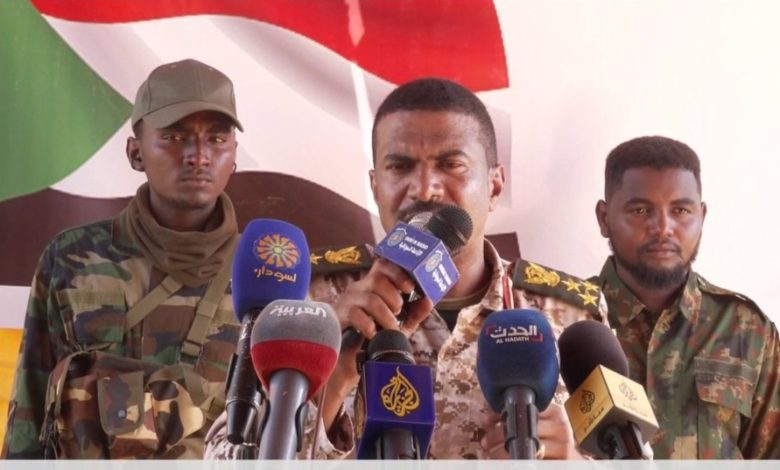المنشق "السافنا" يحذر من مخطط لتقسيم السودان ويدعو أبناء دارفور وكردفان للانشقاق عن الدعم السريع 1 HUUtzZYWIAA vgA edit 180611924502841