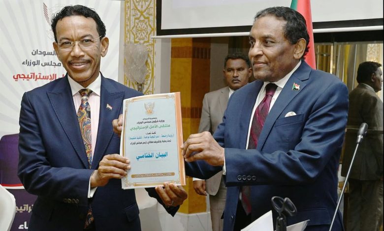 رئيس الوزراء يتسلم توصيات ملتقى الأمل: السودان لن ينكسر 1 IMG 20261012 WA0002