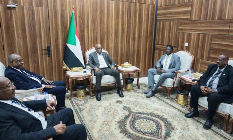 الأمين العام لمجلس السيادة يبحث مع اتحاد الكرة خطط تطوير كرة القدم السودانية 1 IMG 20261019 WA0014 edit 1929726880268